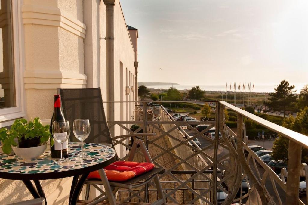 Villa Seeblick Warnemuende - Fewo Mit Meerblick Und Balkon Direkt Am Strand Fuer 2-4 Pers Rostock Exterior foto
