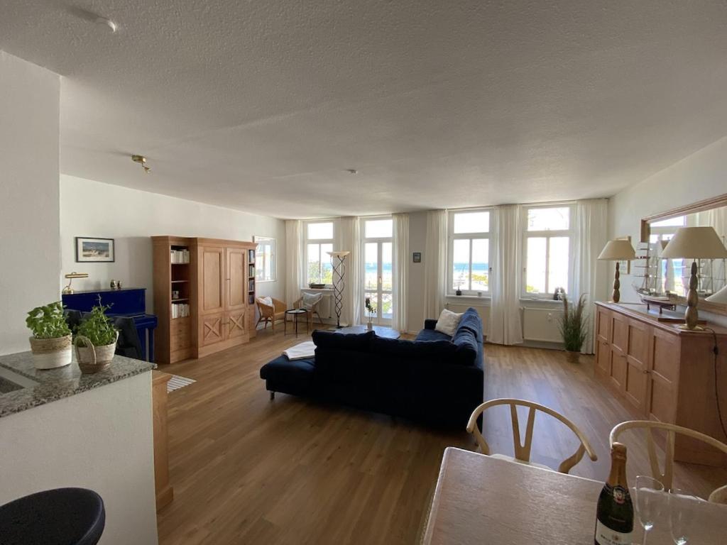 Villa Seeblick Warnemuende - Fewo Mit Meerblick Und Balkon Direkt Am Strand Fuer 2-4 Pers Rostock Exterior foto